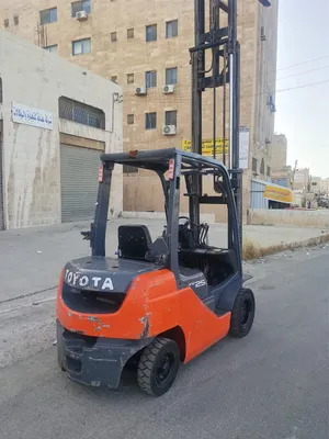 رافعات شوكية للإيجار تحميل وتنزيل جميع انواع البضائع