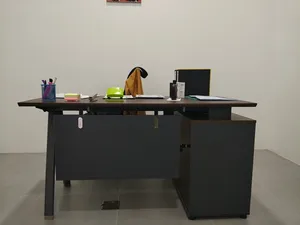 مكتبيات وكراسي للبيع