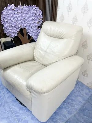 Leather Recliner Excellent Condition
