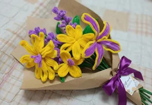 ورد دائم مصنوع من الخيوط المخميلة
