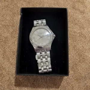 ساعة Raymond Weil نسائية أصلية – بحالة جيدة جداً