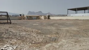3000 square meters of land for rent. Include 3 rooms with 3 washrooms and a kitchen available.
