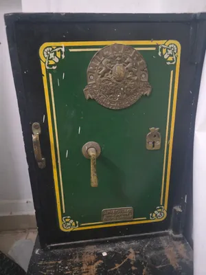 خزنة إنجليزية أصلية قديمة (Milner's Safe)،