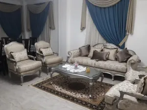 صالون كنبة واربع كراسي وترابيزة خشب زان فضي