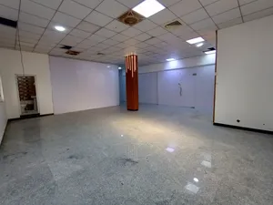 طابق تجاري 200 متر ع شارع عام للايجار في الجزائر يؤجر للشركات و المكاتب الرسمية موقع تجاري مميز