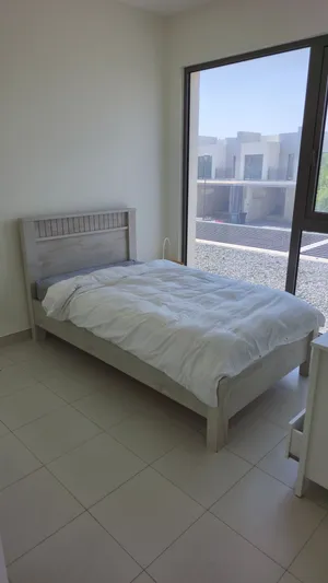 سرير مستعمل بحالة جيدة مع المرتبة