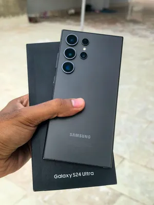 سامسونج جالكسي s24 ultra حاله ممتازه بدون اي صيانه او عيوب بالعلبه وجرابين محترمين
