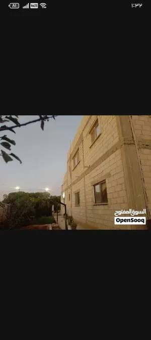 بيت طابقين للبيع بموقع مميز جدا