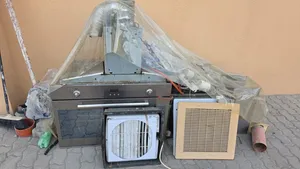 للبيع المنيوم مطبخ كبير و نظيف و راقي  و شفاط روايح كبير و مروحة الجدر   موجود فرن كبير راقي