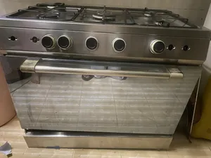 فرن إيطالي ومكواة ومكنسة