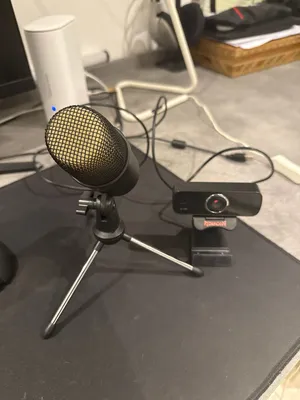 Microphone with stand and redragon hang camera