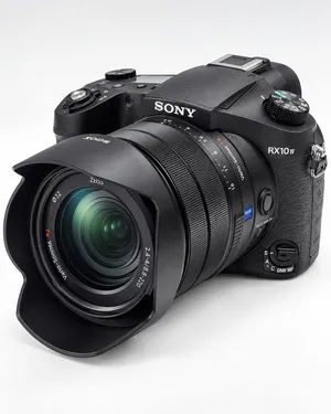 للبيع كاميرا SONY RX10 IV الاحترافية