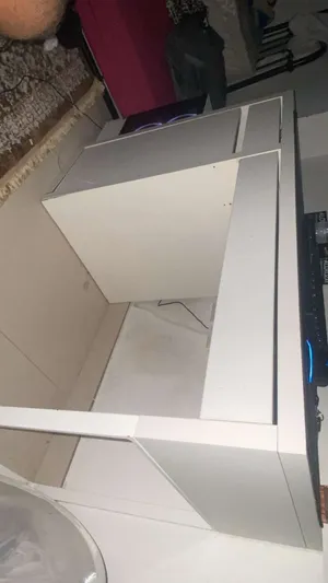 طاوله للبيع مستعمل ب حاله نظيفه