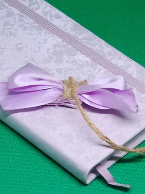 طقم فواصل كتب يدوية فاخرة (Handmade) مع دفتر أنيق بلون موف ملكي