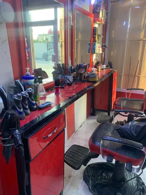 ميز حلاقه المنيو مع مرايات للبيع الطول 3 متر تقريباً المنيوم بلكامل كلش نضيف