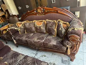 طقم كنبايات حفر ملكي خشب زان خارق النظافة ست قطع وطاولة كتير مرتب وحلو