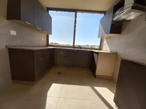 روف * ترس بإطلالــــه بانوراما * تدفئة غاز * موقع مميز * خلدا