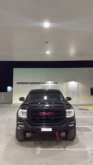 GMC Sierra SLE 5.3 V8 — 2016 GCC Specs