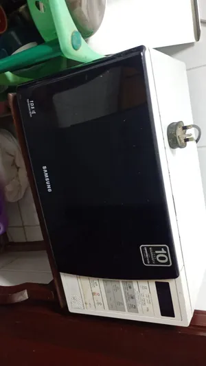 Samsung Microwave Oven  Digital Display  Multiple Cooking Functions  Good Used Condition