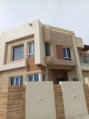 طلاء المنازل داخليًا وخارجيًا، مركب خارجي قيد الانتظار