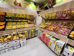 محل خضروات وفواكه للبيع