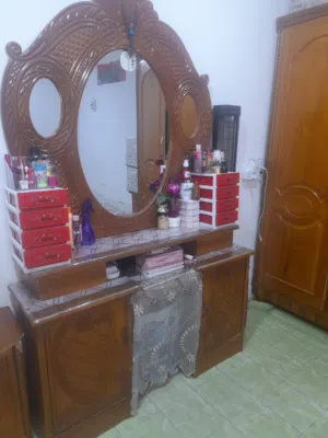 ميز مرايه   مستعمل نضيف
