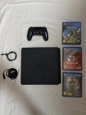 PS4 Slim + يد أصلية + 3 ألعاب أصلية  حالة ممتازة