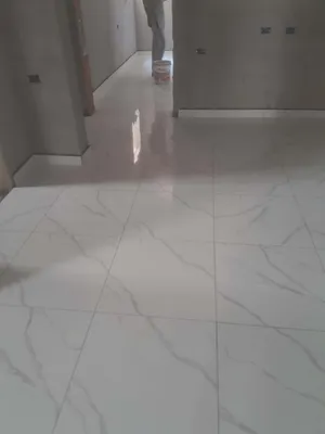 اسطي سراميك ورخام مصري لخدمه جميع الارضيات والحوائط خدمه جديده وصيانه وخدمه غرف لصقه وحمامات صيانه