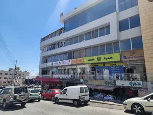 محل بموقع مميز ملاصق لأمنية وشركة الكهرباء الاردنية والريحان