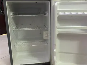 ثلاجة في حالة جيدة