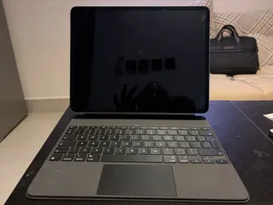 iPad Air 13-inch M4 (2026) 128GB Wi-Fi + Magic Keyboard – Like New, AppleCare+