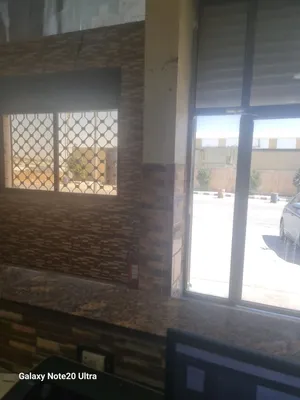 شركة تملك مخازن ترغب بتاجيرها مطعم