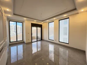 شقه للبيع طابق اول و روف وطابق ارضي بجانب سيتي مول بسعر لقطه و روف للبيع عده مناطق