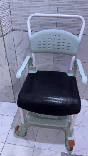 للبيع كرسي حمام استعمال خفيف