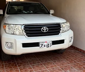للبيع لند كروزر موديل 2015 عل يدنامن الوكاله GX فيه مكيف خلفي منفصل ثلاجه تحكم مقود وكاله البحرين
