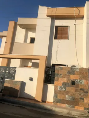 بيع فيلا دورين مفصولات عين زارة القرقني
