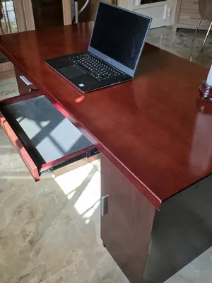 مكتب خشبي للبيع