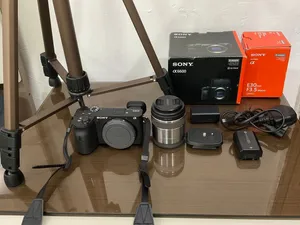 كاميرا Sony a6600 + عدسة ماكرو 30mm + ترايبود Hama للبيع