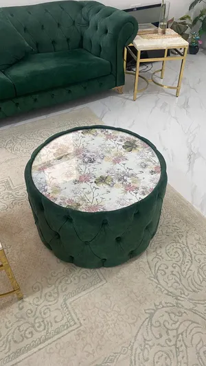 كنب اخضر بحرف L مع طاولة قزاز لون اخضر السعر 2800قابل للتفاوض بالمعقول