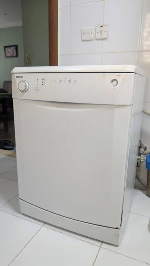 Beko Freestanding Full-Size Dishwasher (White)