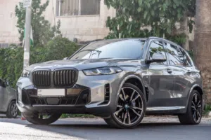 BMW X5 2024  M kit Plug in hybrid   السيارة وارد و كفالة الشركة و قطعت مسافة 27,000 كم فقط