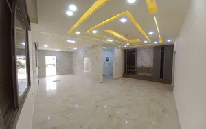 شقه مميزه وذو اطلاله اول فني 202م للبيع على شارع البتراء قرب إربد مول قراند مقابل بيت البن البرازيلي