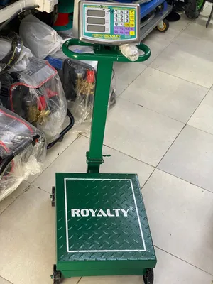 ميزان الكتروني شركه Royalty حديد يوجد به بطاريه قابله للشحن جوده ممتازه يوزن من 50g الى 300kg