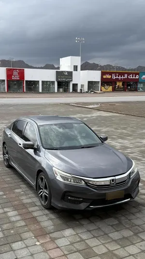 هوندا أكورد 2017 Touring وارد امريكا نظيفه بدون حوادث و قابل جدا
