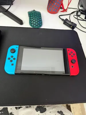 Nintendo Switch أصلي مع Joy-Con أزرق وأحمر – حالة ممتازة