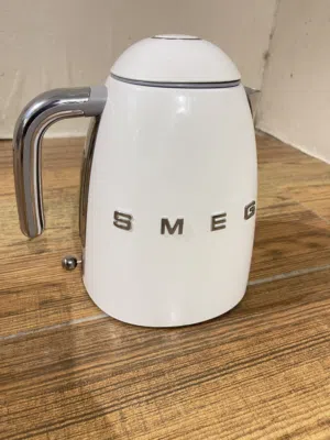 Smeg kattle Whaite color. For sell