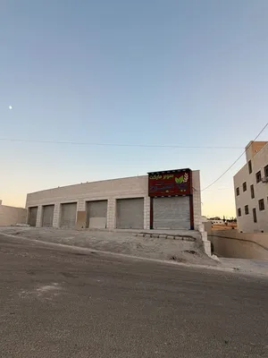 محل تجاريه مرخصه للايجار  مع مواقف شفابدران بسعر مناسب