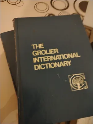 *للبيع - قاموس Grolier International Dictionary أصلي