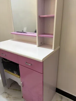 ميز تواليت مع طابورية