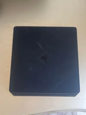 سوني فور مستعمل 5 سنين بس محافظ عليه